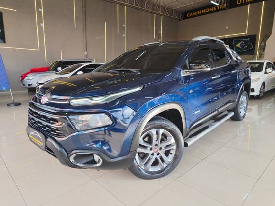 FIAT TORO 2.4 16V MULTIAIR FLEX VOLCANO AT9 FIAT TORO 2.4 16V MULTIAIR FLEX VOLCANO AT9